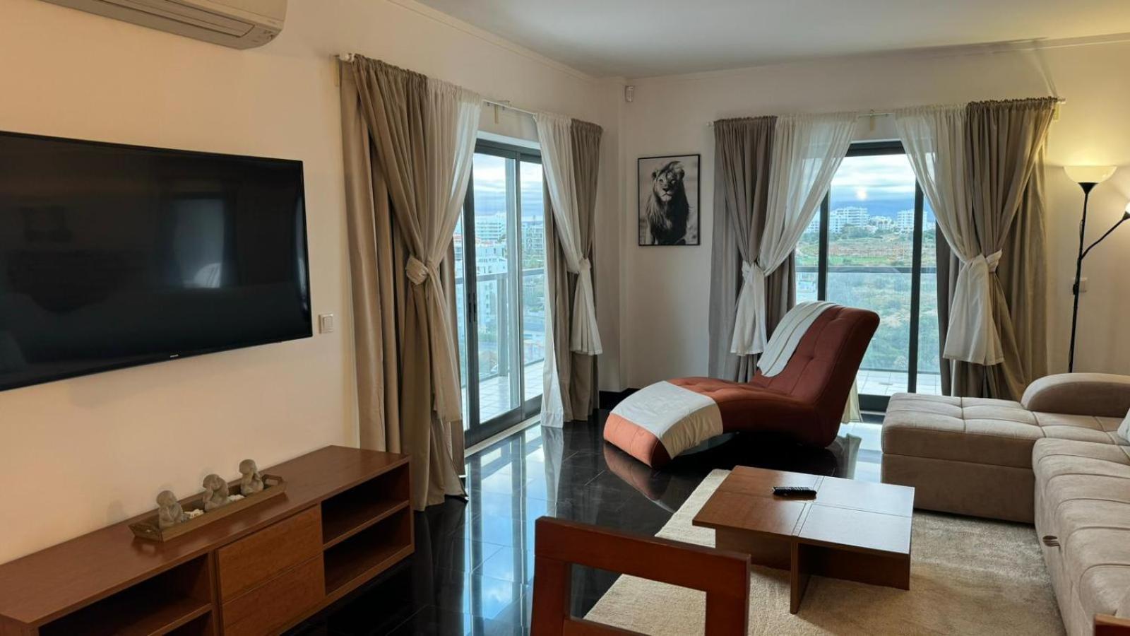 Rocha Tower - 13d Apartment